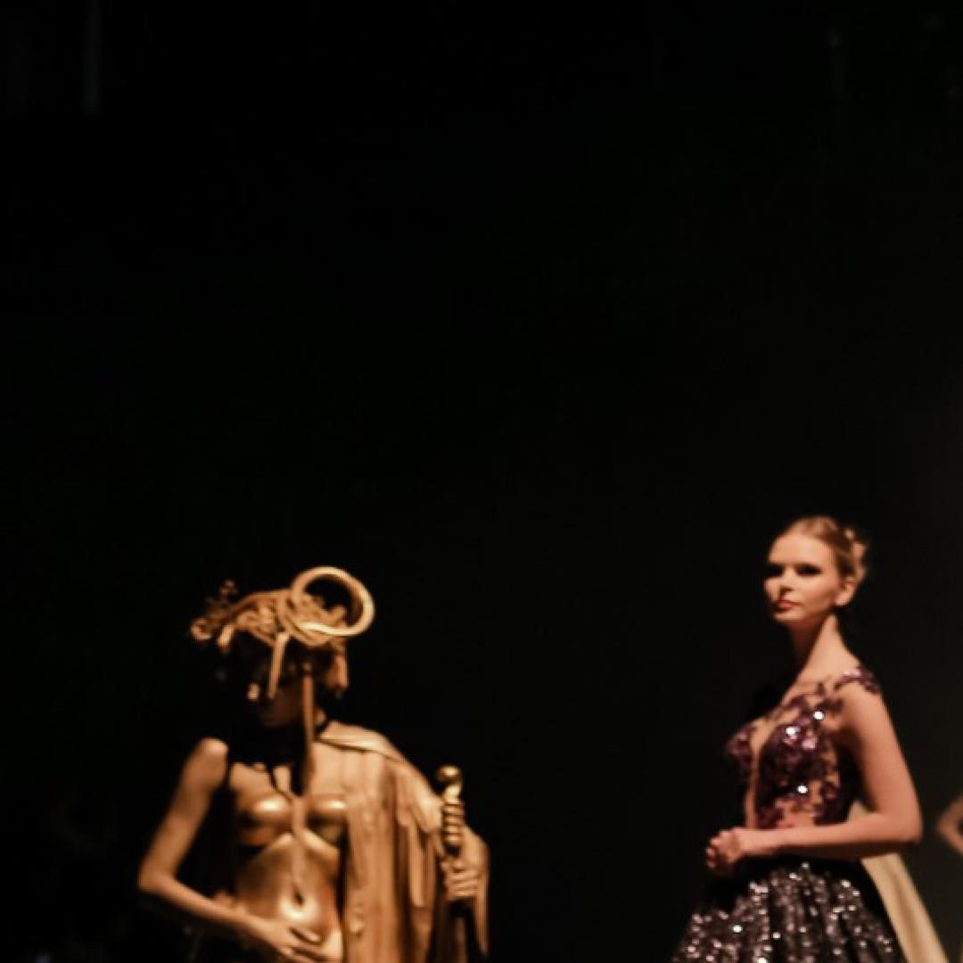 Tiyatral defile