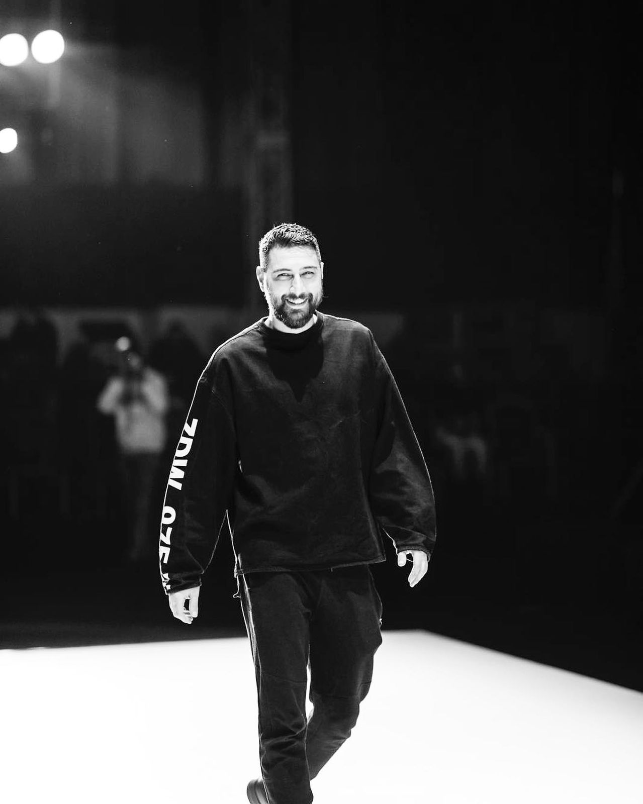 Gökhan Duman podyumda yürürken
